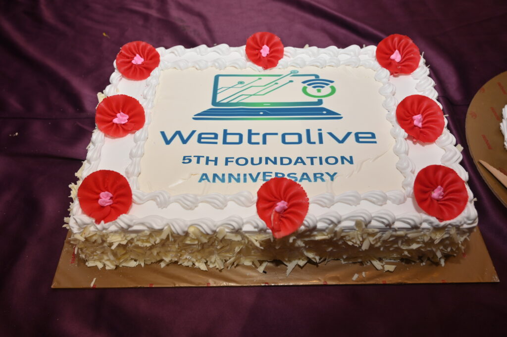 Webtrolive Cake